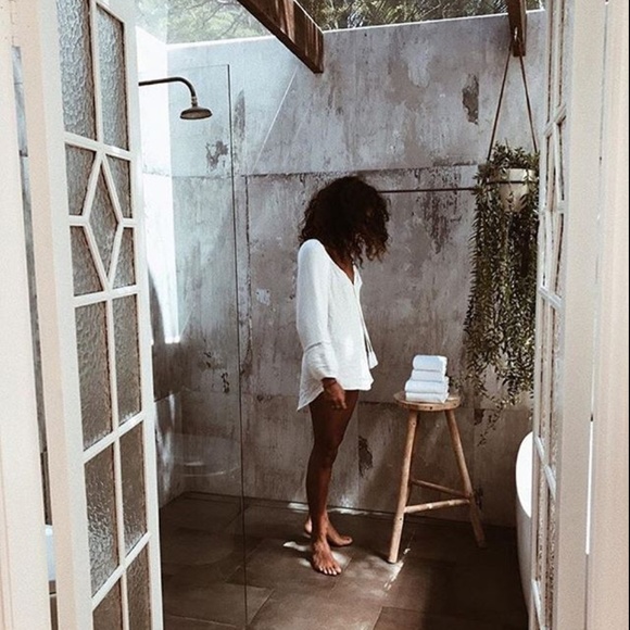 Arnhem Shiloh Blouse in White - Picture 3 of 8